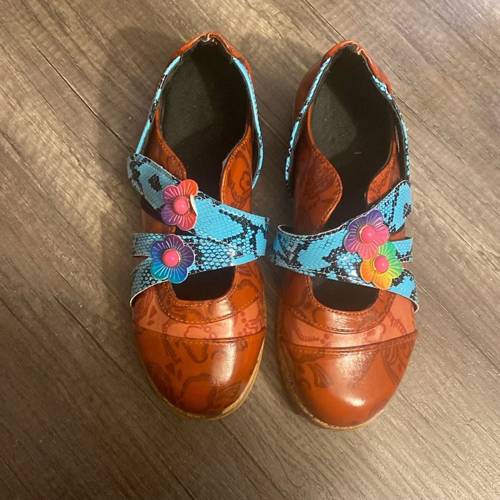 LOLA Women's Size 6.5 Brown Turquoise Floral Slip On Shoe Sneaker Leather